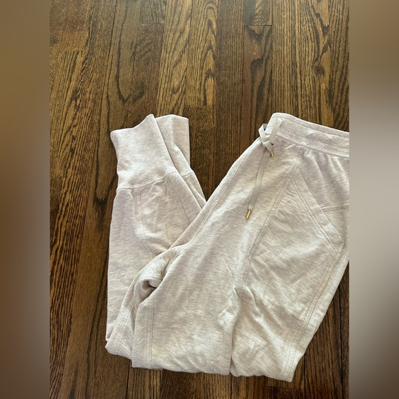 Lululemon beige joggers size 6 - Picture 3 of 5